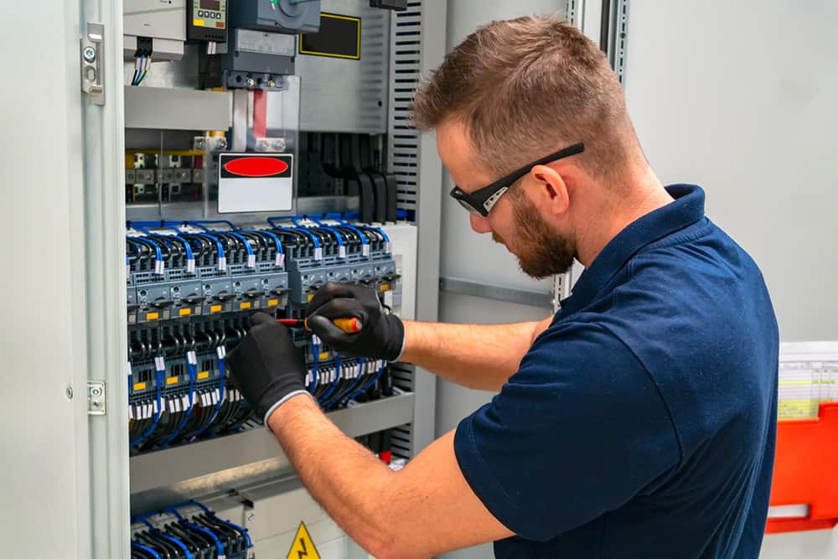 Elektroniker für Energie- und Gebäudetechnik (m/w/d) bei Elektro Lang GmbH Stuttgart in Stuttgart