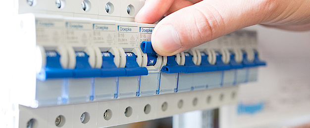 Schalt­schrank­bau bei Elektro Lang GmbH Stuttgart in Stuttgart